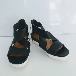 NWT Universal Thread Black Hummingbird Sandal 8